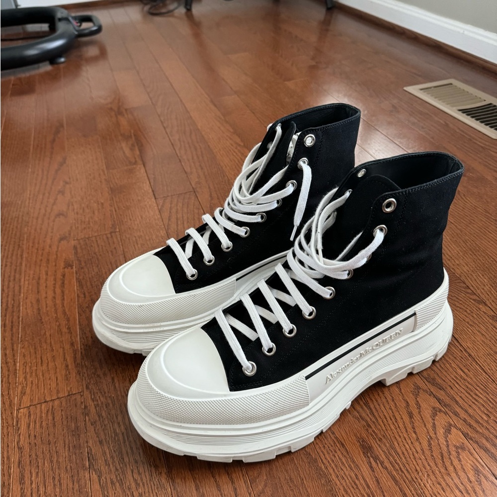 Alexander McQueen Tredslick Boots

+canvas and leather platform trainers